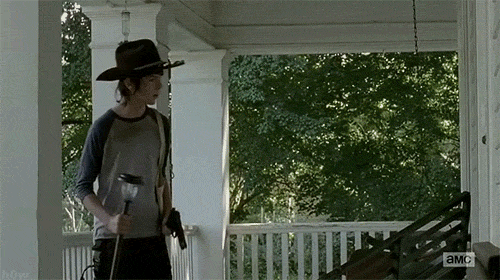 Carl tentando abrir uma porta