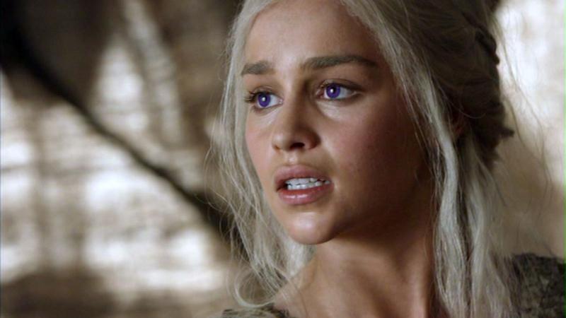 Daenerys com olhos roxos