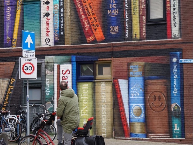 Estante de livros, Street Art por Jan Is De Man